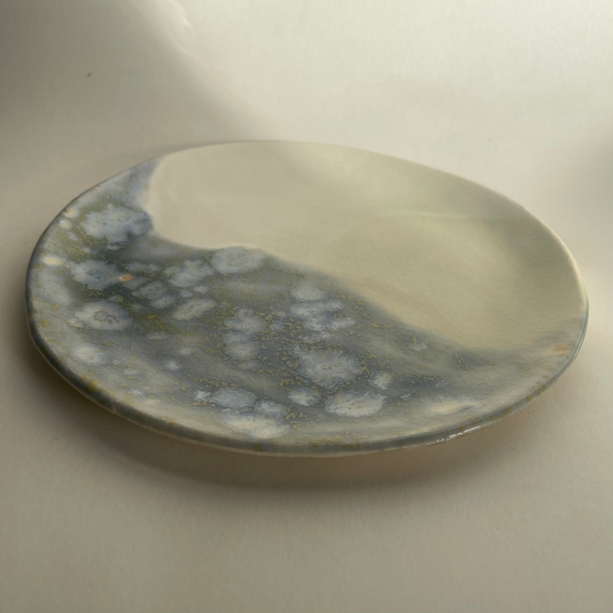 White & Blue Crystal Wander Share Plate